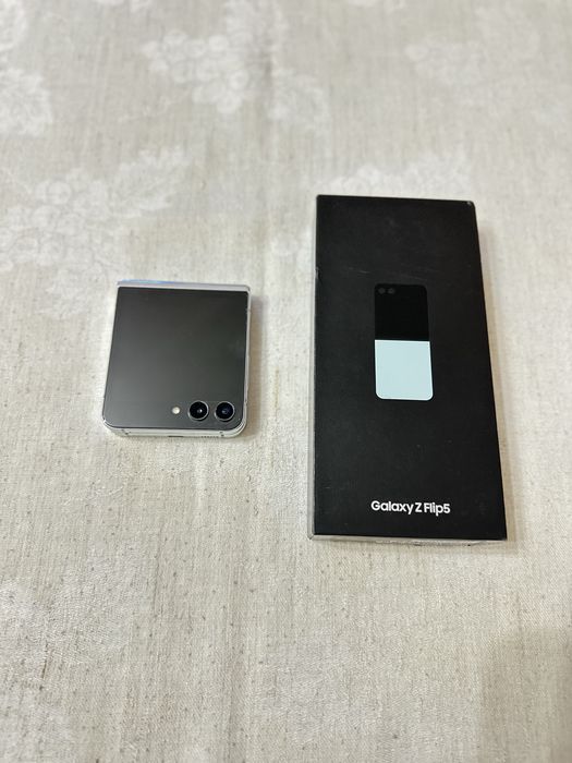 Samsung Galaxy Z Flip5 в гаранция още 18 месеца