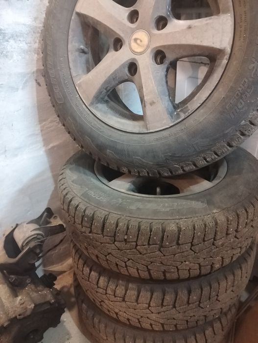 Продам зимниию резину на дисках