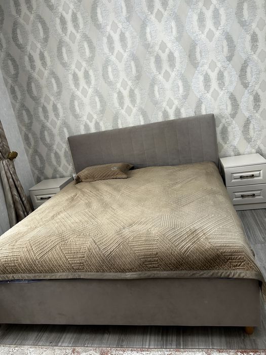 Продам спальный гарнитур кроват тумба дамский столик