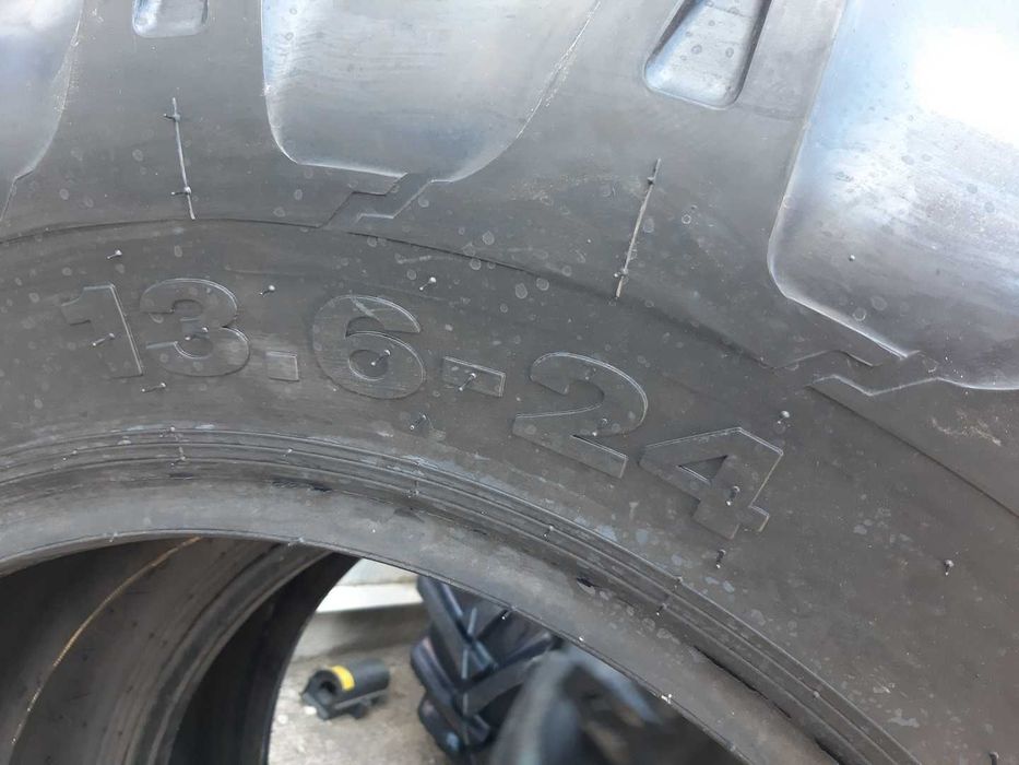 Marca OZKA 13.6-24 cu 8 pliuri cauciucuri noi pentru tractor