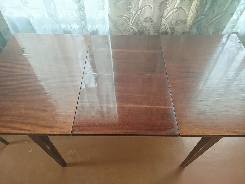 Стол раздвижной лаковый