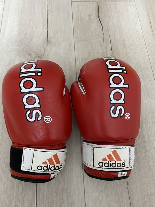 Боксерские перчатки