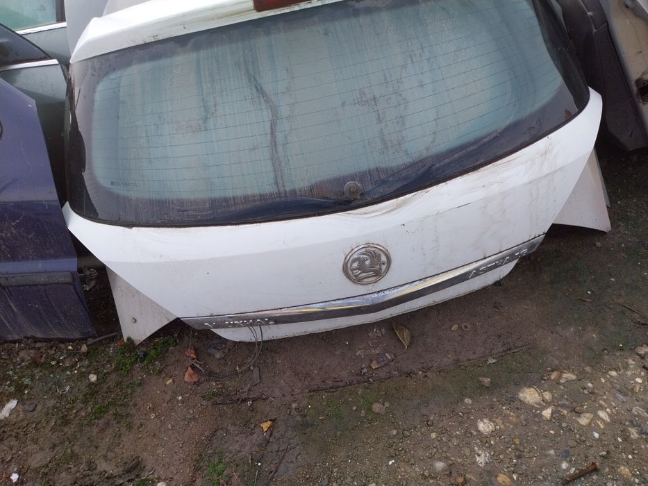 Hayin spate cu luneta opel astra H hatchkback