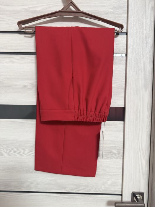 Продам брючный костюм 48 размер