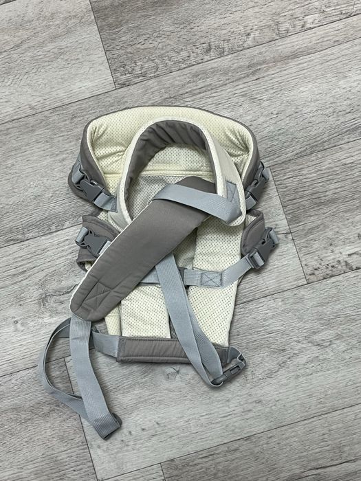 Детский кенгуру в хорошем состоянии