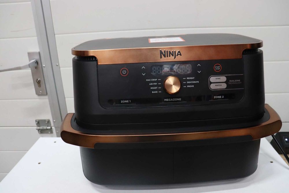 Двузонов фритюрник с горещ въздух Ninja Foodi FlexDrawer 10,4L, ЛЕК ДЕФЕКТ