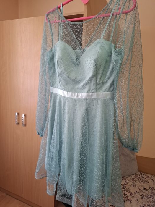 Продават се и двете рокли от снимките, за двете рокли ще струва общо 200€!