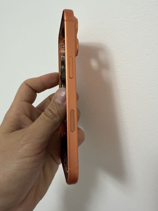 Carcasa iPhone 17 Pro Orange, originala, impecabila