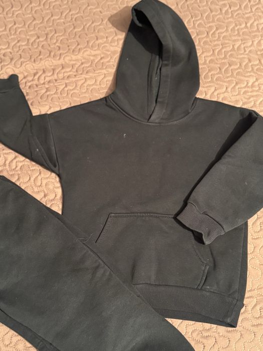 Продам костюмы на девочку