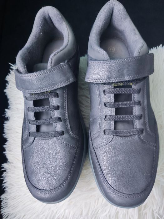 Продавам обувки Уокмакс