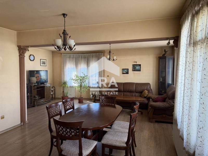 УНИКАЛЕН ИМОТ! Тристаен апартамент с гараж на ТОП локация