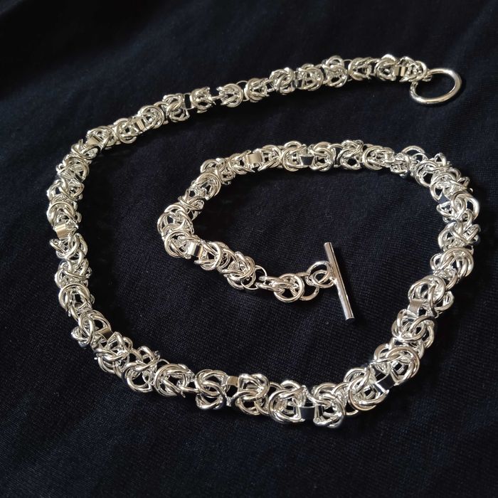 Масивен, дълъг и дебел. Чисто нов! Сребърен ланец, в кутия.