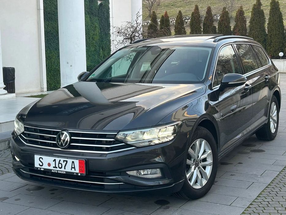 Volkswagen Passat 2.0 TDI/ DSG/Digital Cockpit/ Panoramic/ Apple CarPlay/Full LED/Camera