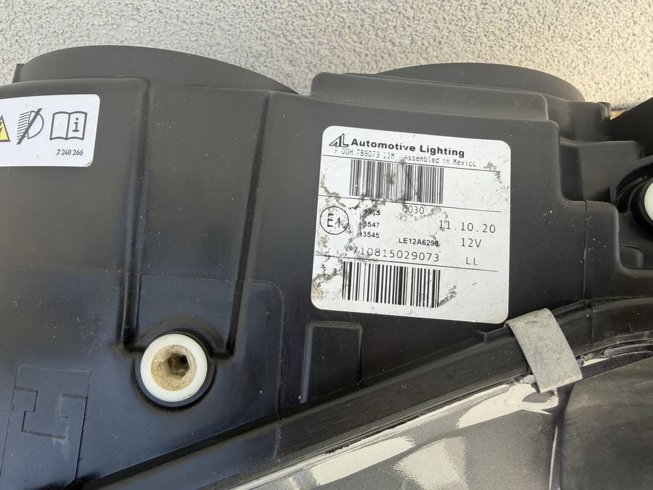 Far stanga BMW X3 X4 F25 F26 LCI Facelift Bi Xenon Adaptiv + Led