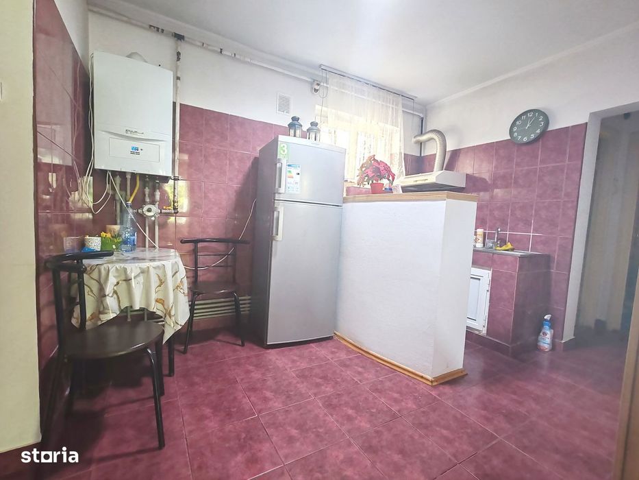 Apartament 3 camere Razboieni, etaj 3/4, confort 1, centrala termica