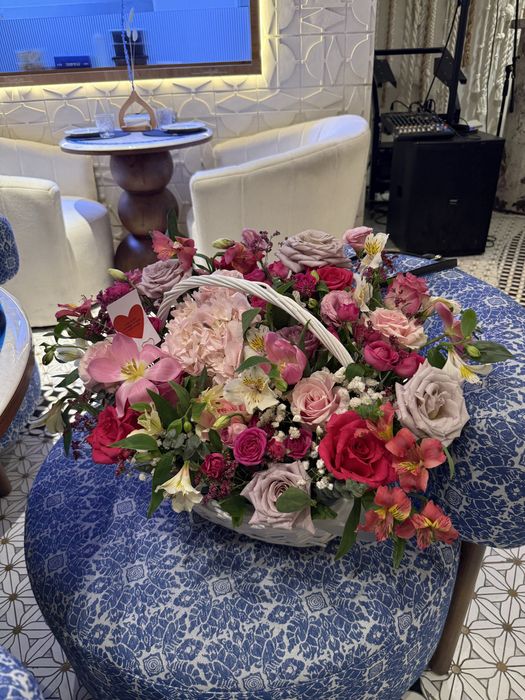 Свежие цветы, в корзине, евро