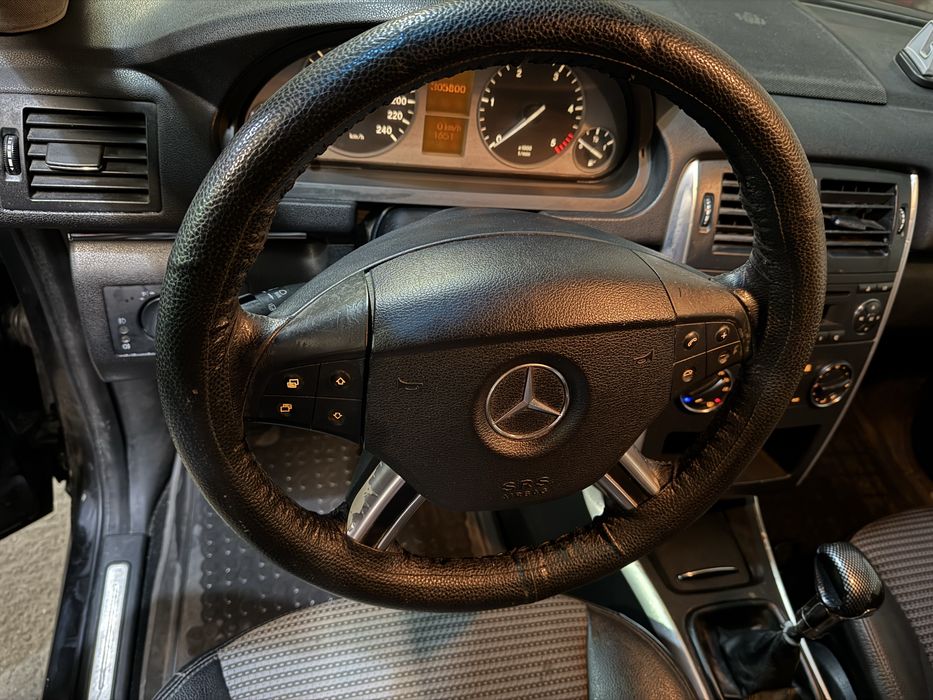 Mercedes-Benz B Class B180