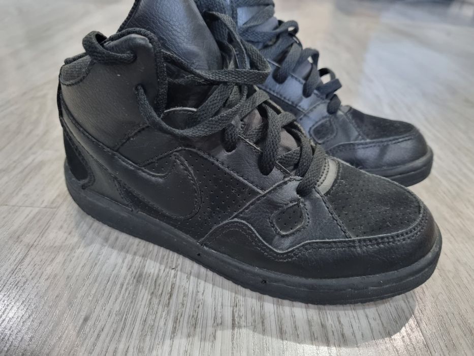 Продам детские кроссовки