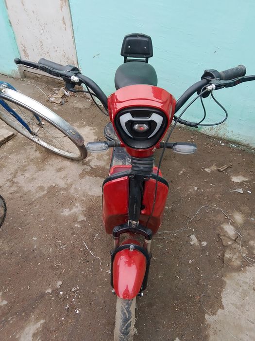 Продам электроскутор в хорошем состоянии на ходу сами ездили