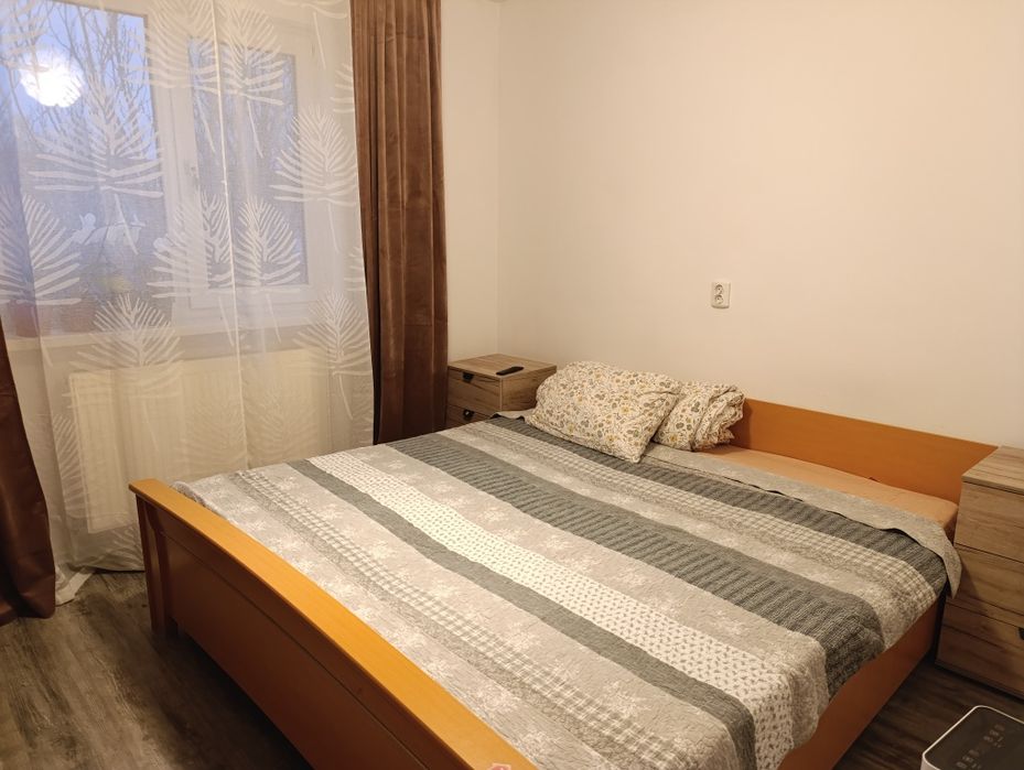 Inchiriez apartament cu 3 camere, decomandat, Dambul Pietros