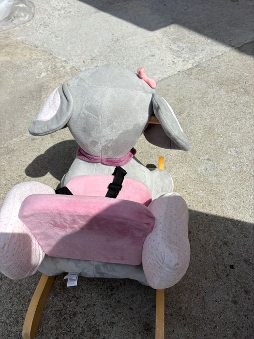 Люлеещо се слонче