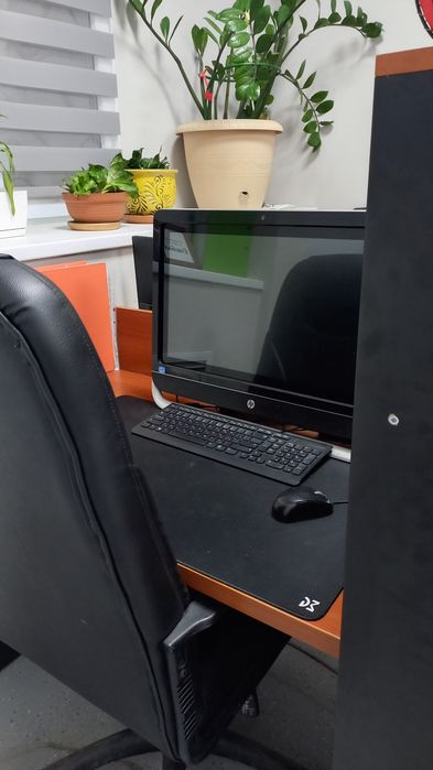 Офисный стол со шкафом