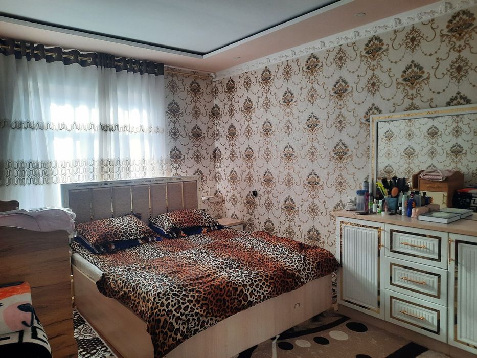 Uy sotiladi Gulistondan