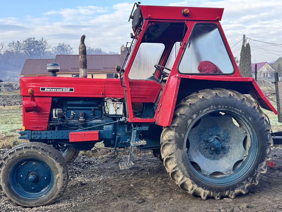 Tractor Universal 650