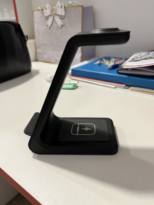 Продам зарядку 3 в 1