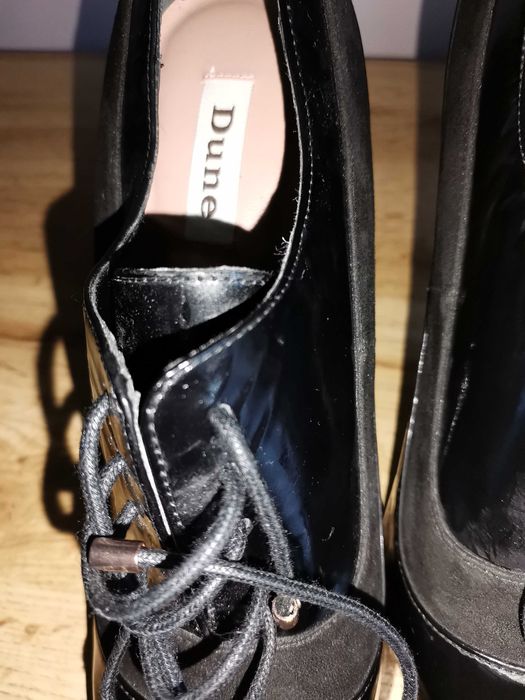 Висок стил Черен велур и лак DUNE UKпроизход