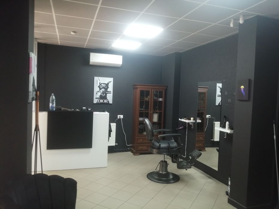 Spațiu comercial, cabinet ,,office ,etc. Gorjului Se poate și închiria și 1/2  cu 500e Propietar!