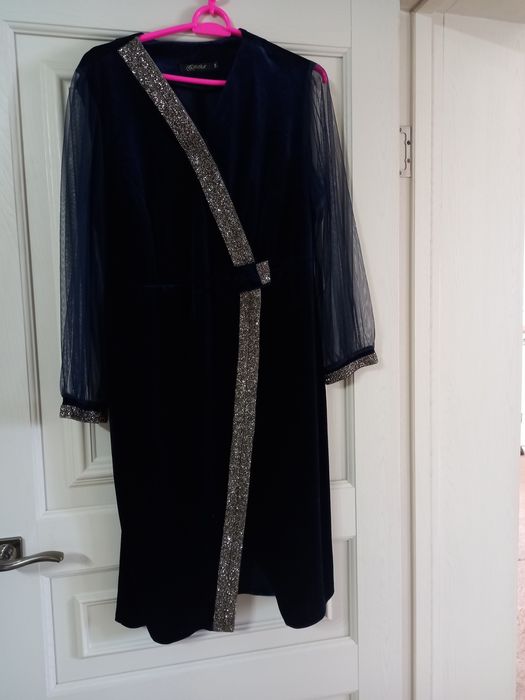 Платье велюр с паедками