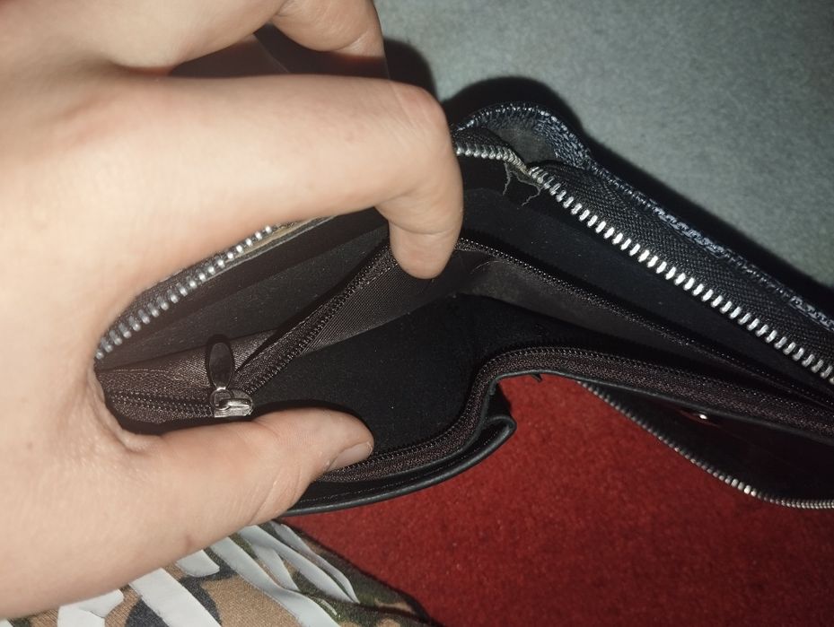 Кошелек удобный..