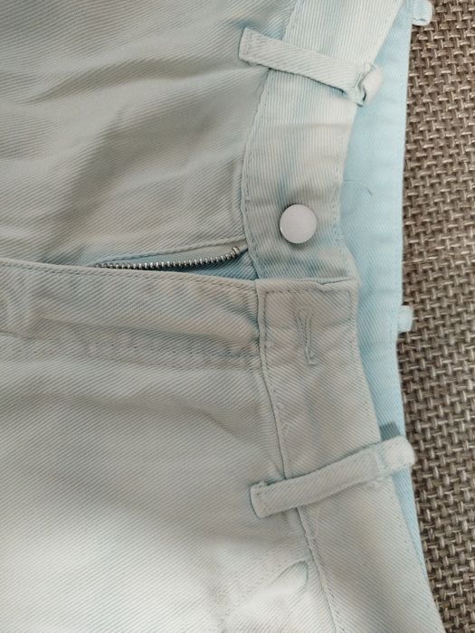 Новые джинсы бело-голубые