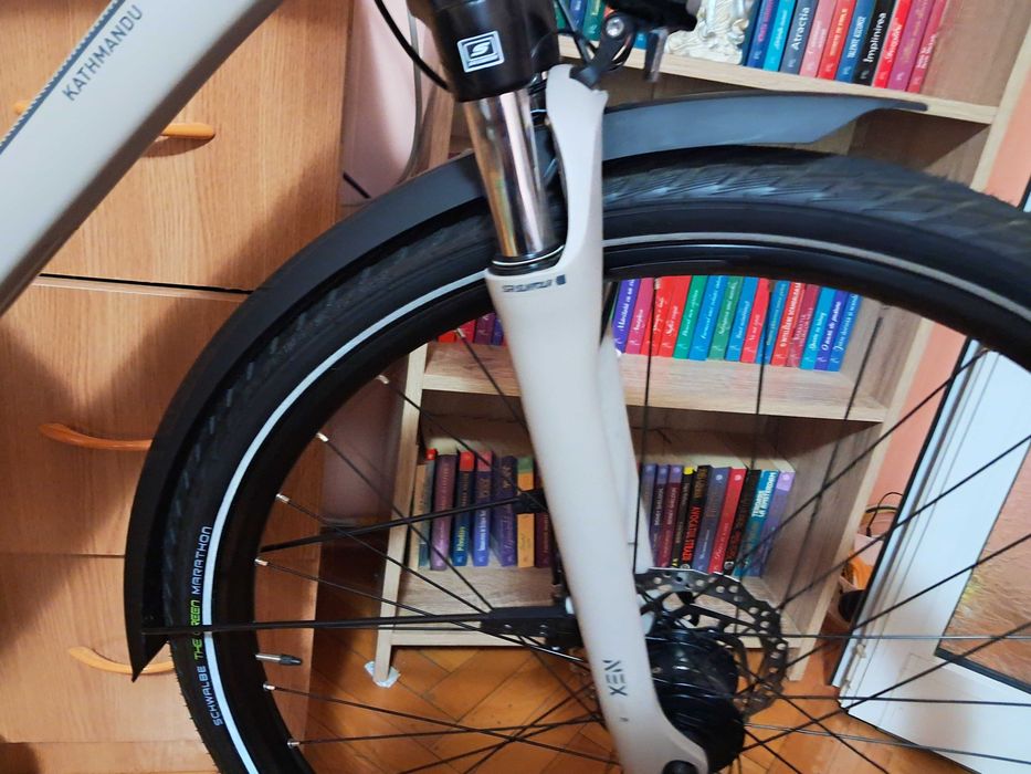Vând bicicleta Cube Katmandu One
