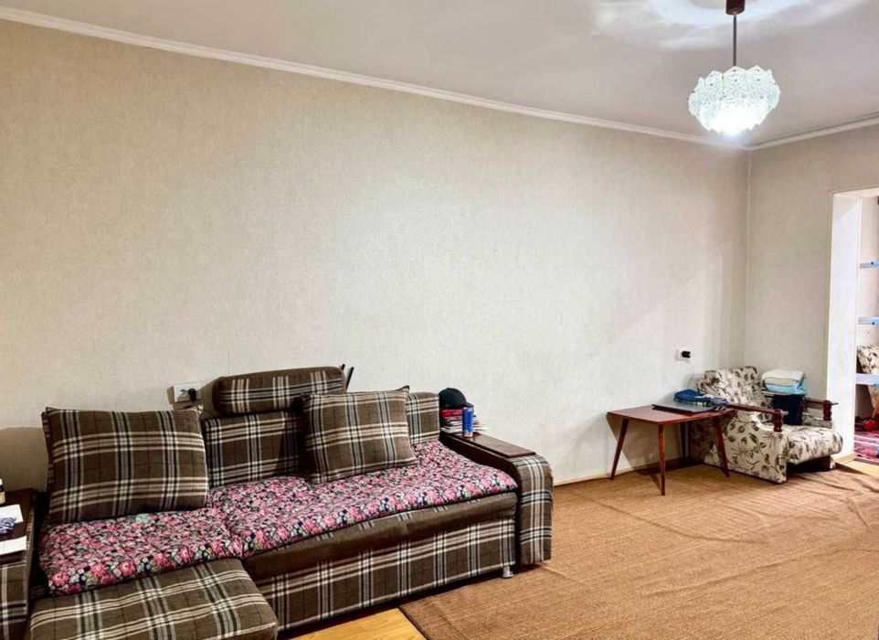 Квартира на Новомосковская -Стадион старт 3/3/4 общ пл 80м/77 серия