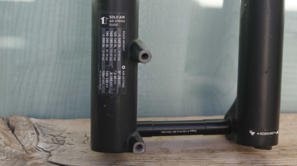 вилка rockshox sektor 27,5 с проходна ос 15 x 100