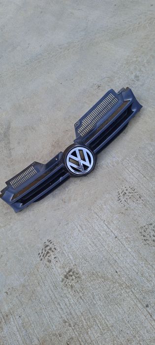 Grila fata Vw Golf 5 cu emblema