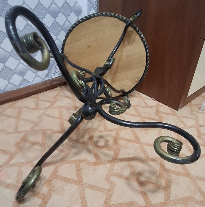 Продам подставку для цветов