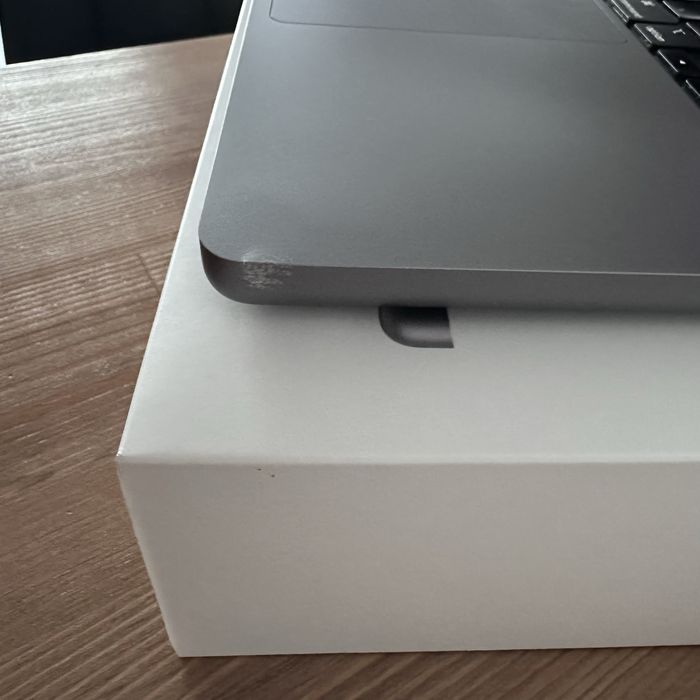 macbook pro m1 max - Laptopuri oferte online | OLX.ro