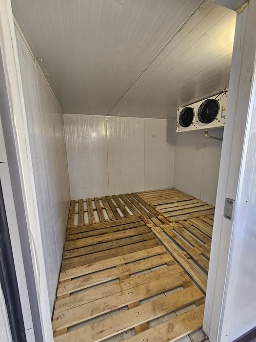 Продам морозильную камеру