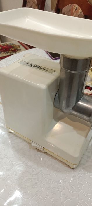 Мясорубка электрическая