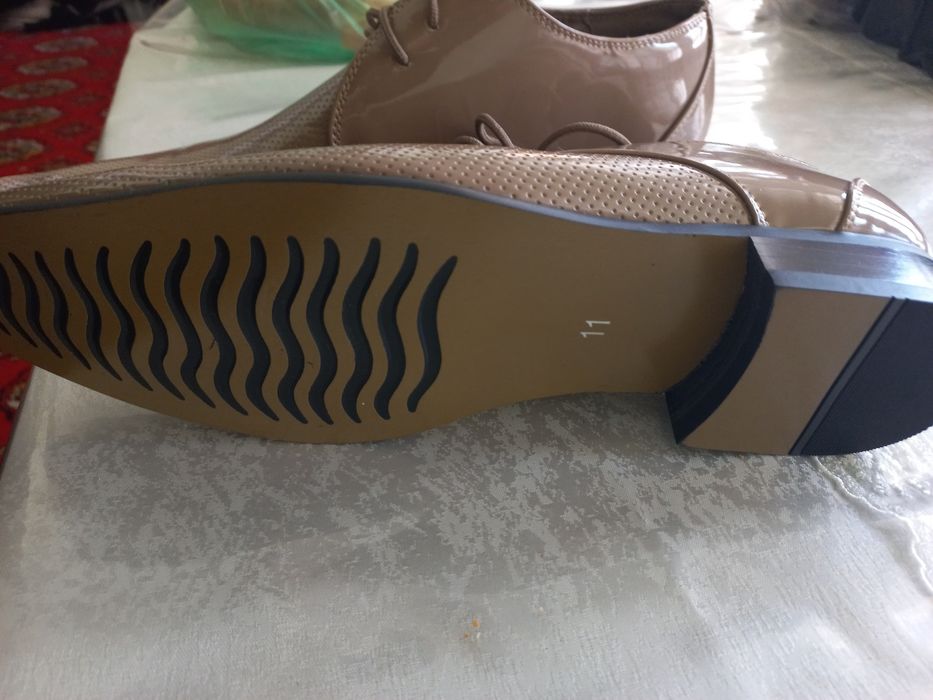 Мужской туфли классический кожаный , подошва тоже, привозной из Англии