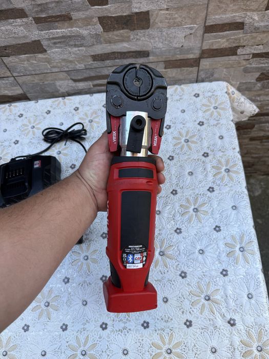 Акумулаторна преса за тръби Virax Viper L2X