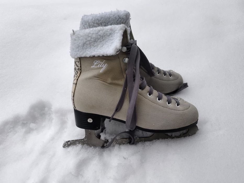 Продам коньки 39 размер