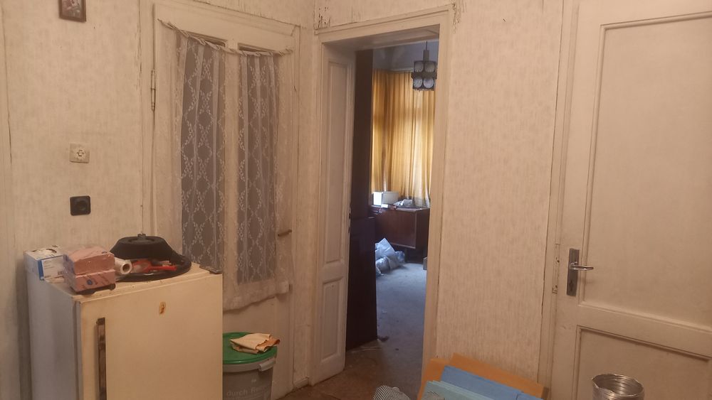 Продава етаж от къща в центъра на Кърджали