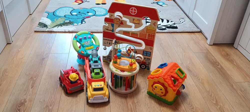 Лот играчки за дете