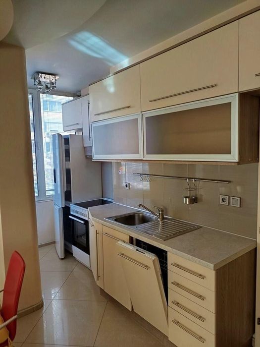 Дава се под наем Тристаен апартамент в София, Гоце Делчев - 115 кв.м за 797.64 € - Снимка #3