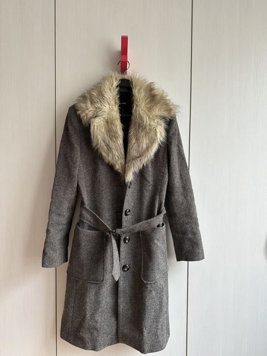 Продавам палто S размер на марката Etere