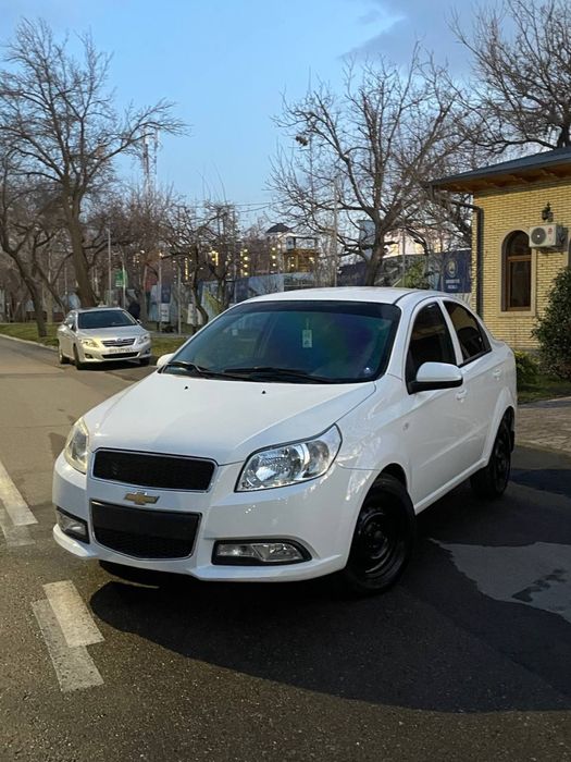 Srochno sotiladi Zor sostoyaniyada nexia 3 AT